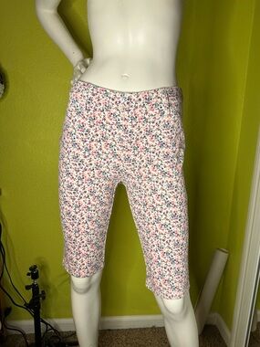 Faded Glory White/Multicolor Floral Bermudas